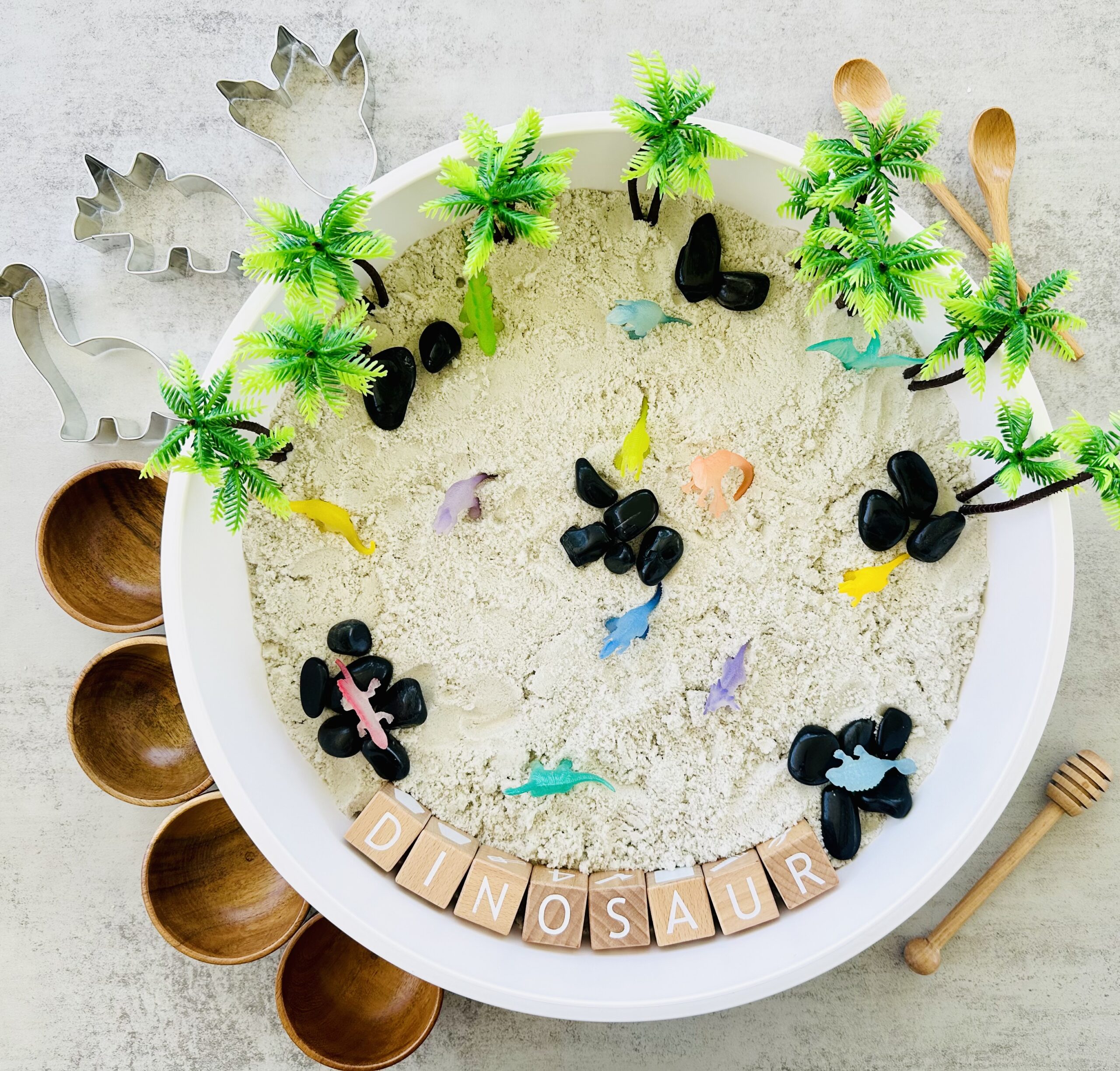 How to Create an Awesome Dinosaur Sensory Bin