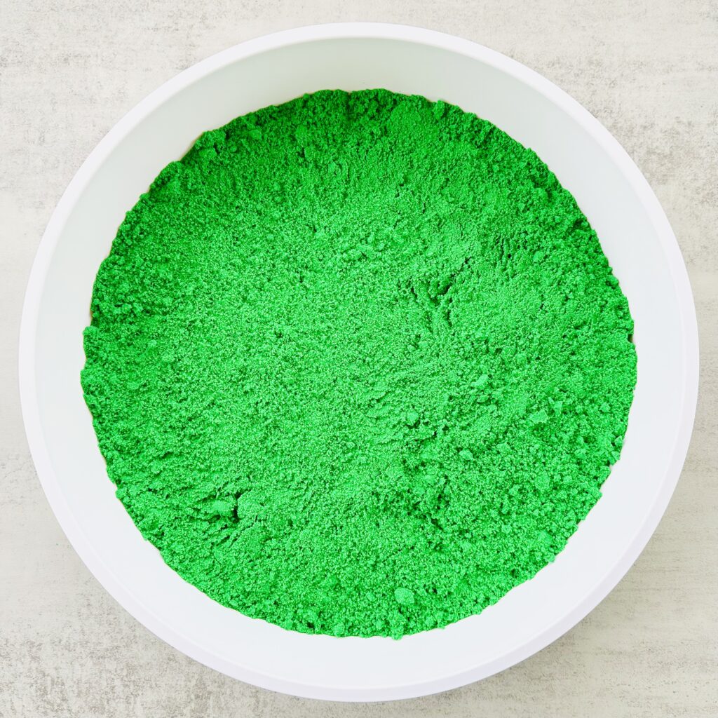 Christmas Grinch Sensory Bin Using DIY Kinetic Sand