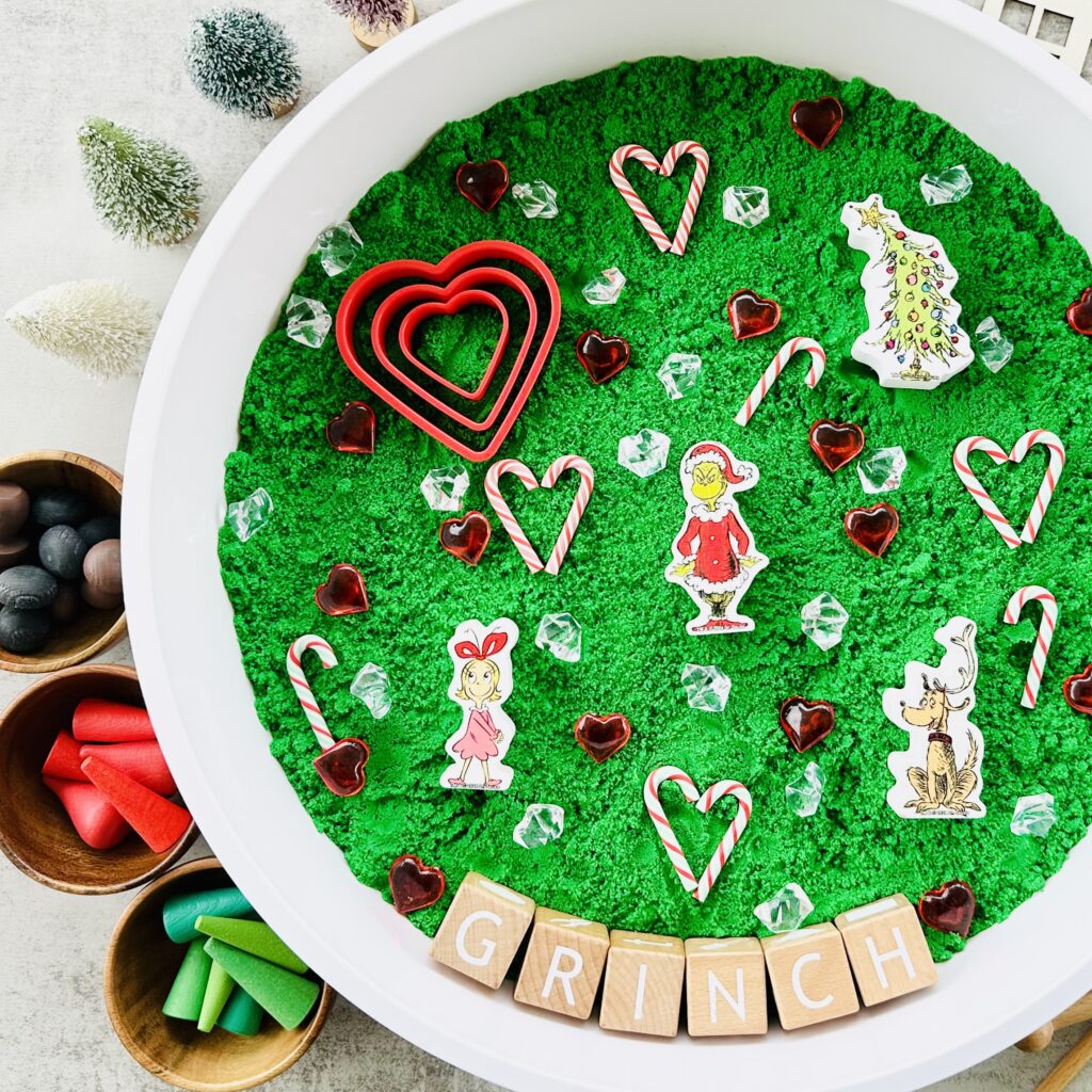 Christmas Grinch Sensory Bin Using DIY Kinetic Sand