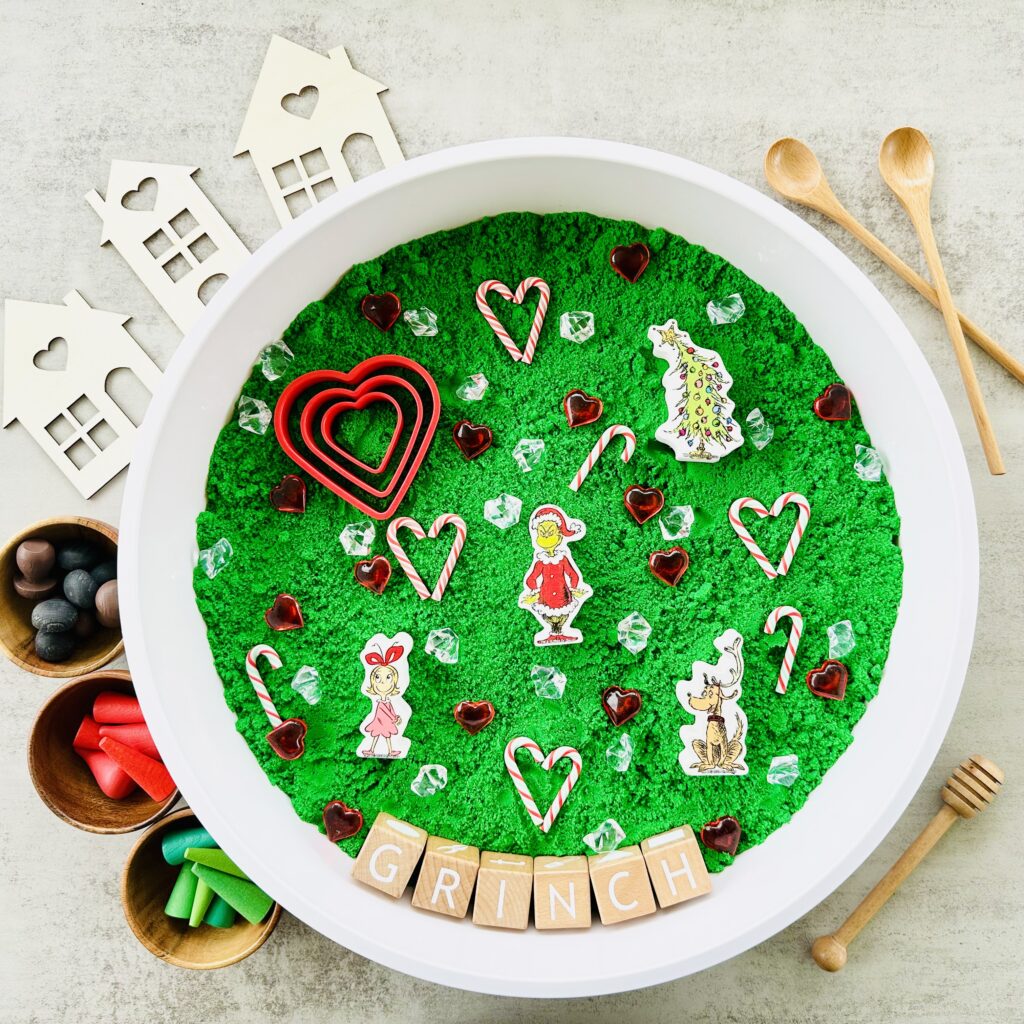 Christmas Grinch Sensory Bin Using DIY Kinetic Sand