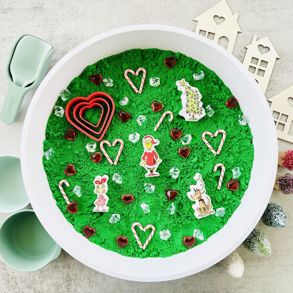 Christmas Grinch Sensory Bin Using DIY Kinetic Sand
