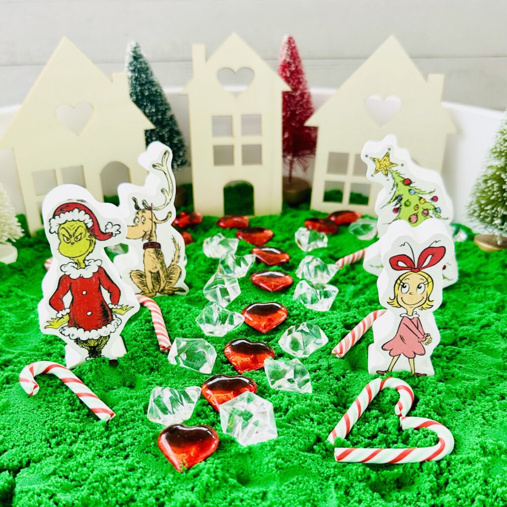 Christmas Grinch Sensory Bin Using DIY Kinetic Sand