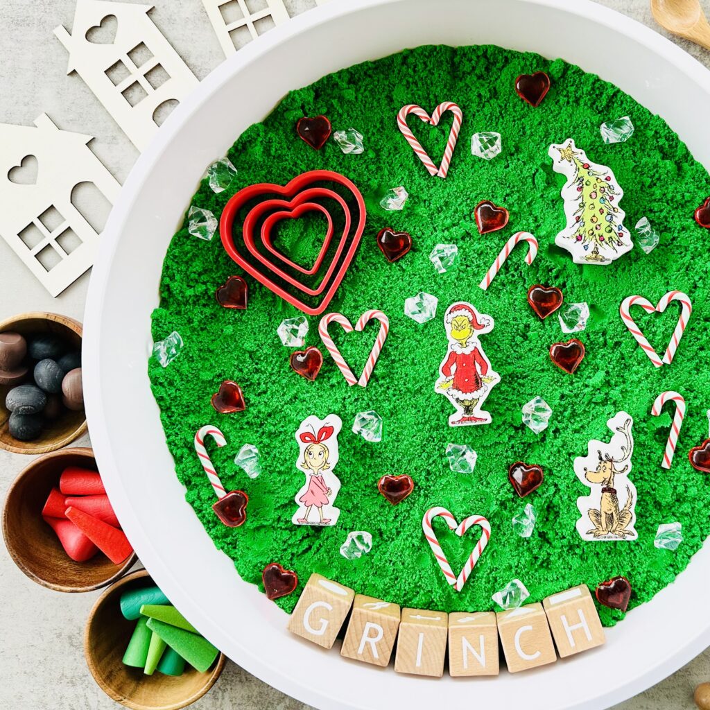 Christmas Grinch Sensory Bin Using DIY Kinetic Sand
