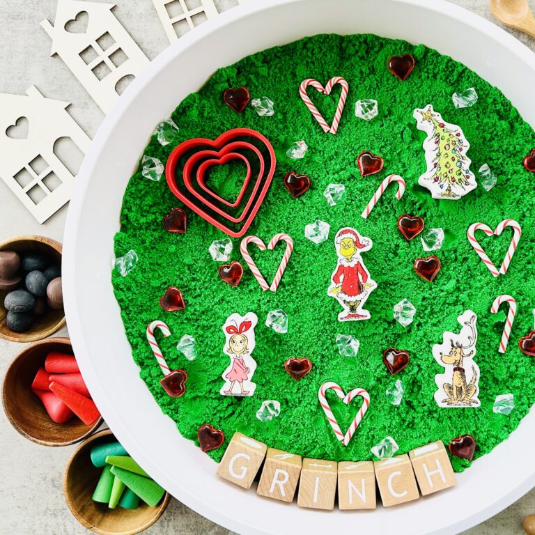 Christmas Grinch Sensory Bin Using DIY Kinetic Sand