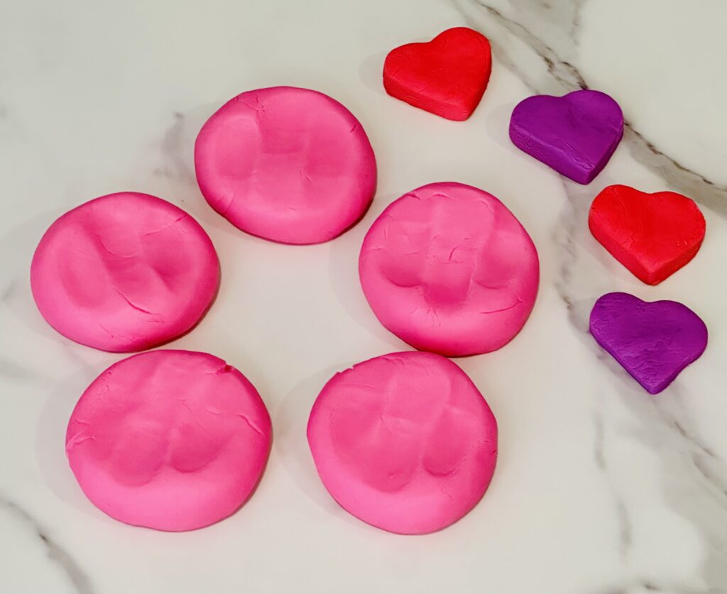 How To Make 2-Ingredient Edible Valentine's Day Play Dough