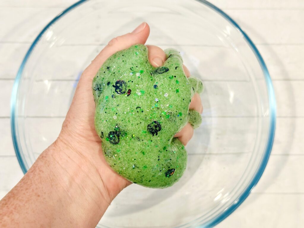 Kneading slime with hands